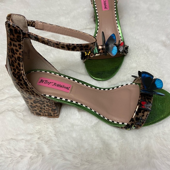 betsey johnson butterfly shoes